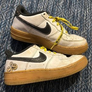 Nike Air Force ones size 4.5 kids smile tennis shoes